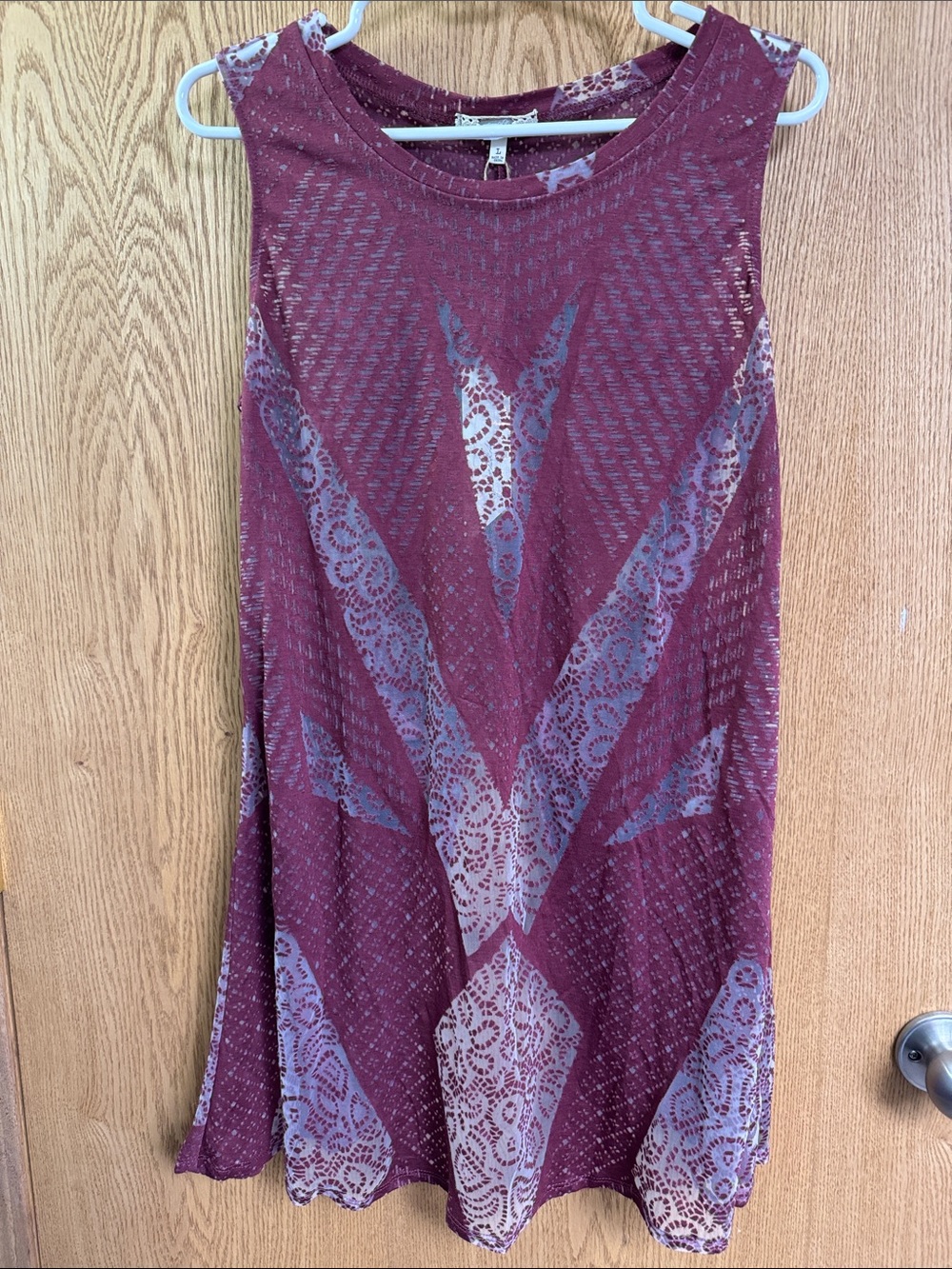 gimmicks by BKE Maroon and Gray Lace-Print Tank